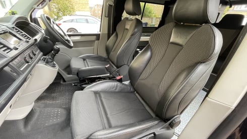 Jeeves – “Jeeves” 4 berth Volkswagen campervan from 2017