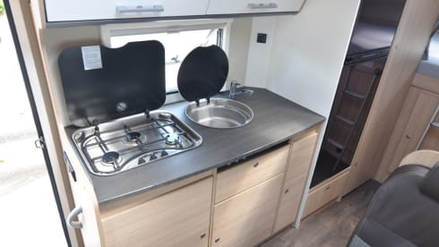Wonderful, still new Alcove from 2018 with two large beds!
