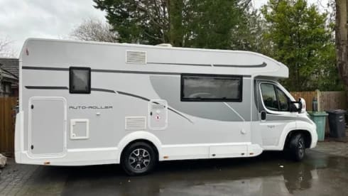 IONA – Luxury RollerTeam Autoroller 707   6 berth/6 seatbelts