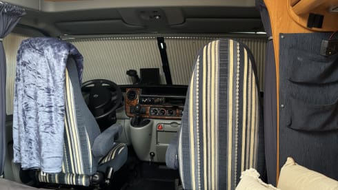 Dethleffs semi-integrated uit 2006 – 4p Dethleffs semi-integrated from 2006