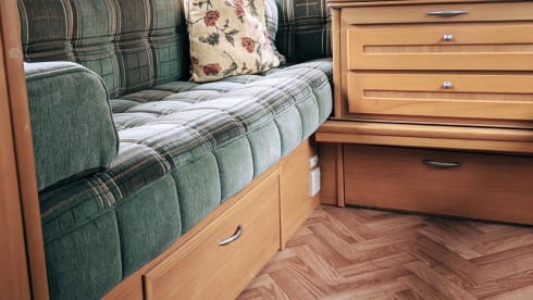 Lulu – 6 Berth Bessacarr 795