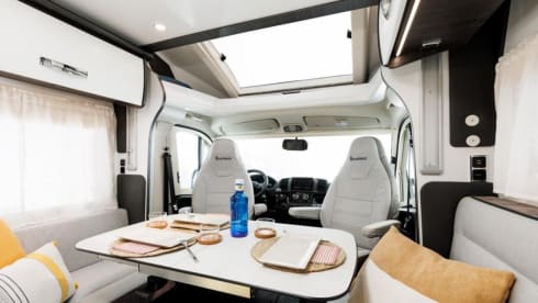 Mileo 263 – 5p Benimar semi-integrated uit 2024