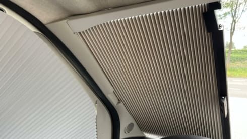 Very luxurious camper, 5.99 m, automatic, 2 length beds