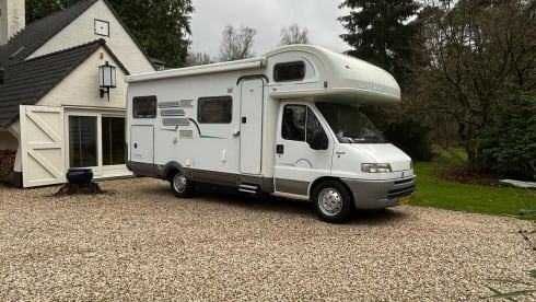 Hymer-Nischenwohnwagen für 6 Personen aus dem Jahr 2001