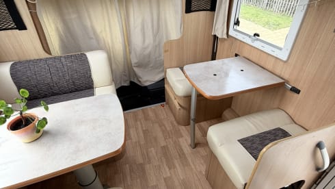 5p - Gezellige familiemobilhome met stabelbed. 