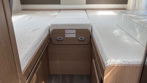 Very nice & complete Hymer Carado T448 year of manufacture 2020
