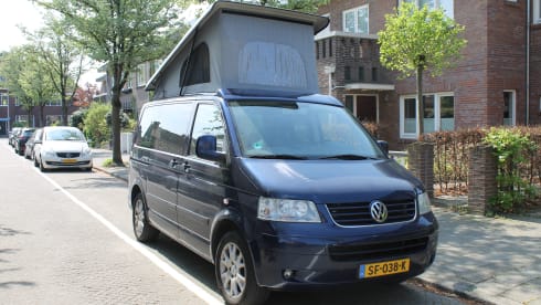 powerful VW T5 Multivan camper van with spacious Reimo pop-up roof