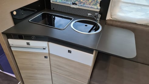 L199VP – Chausson 777GA Automatic Titanium VIP very luxurious, km free
