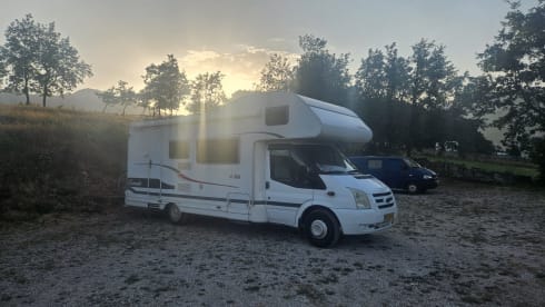 Hymer Carado A366 – Lovely spacious family camper! 