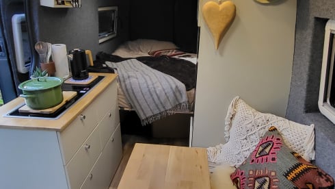 Cool, cozy 3p Renault Master campervan from 2017
