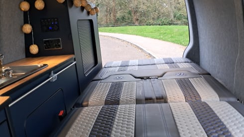 Campie – Volkswagen 'Poptop'  T5 Transporter Camper-van 