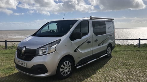Sid – 2 Berth Renault Off-Grid Campervan