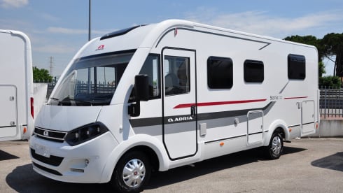 Ultimate Luxury and Comfort (Automatic + Towbar)