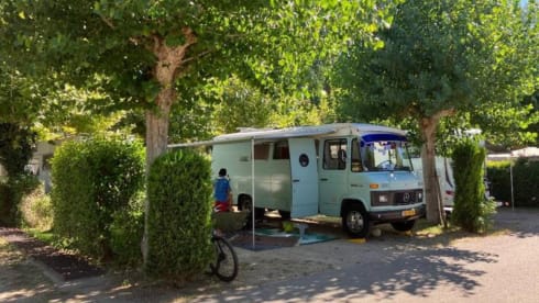 p Mercedes-Benz campervan from 1984