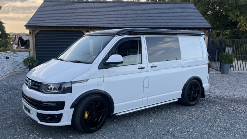 Great value cheapest on Goboony – Great looking Vw campervan 4 birth with awning 