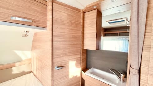 SMART VOYAGER – CARAVAN WEINSBERG CARAONE 450 FU