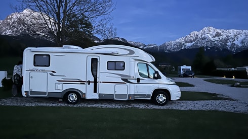 5 person Adria matrix 680 SP half integral camper