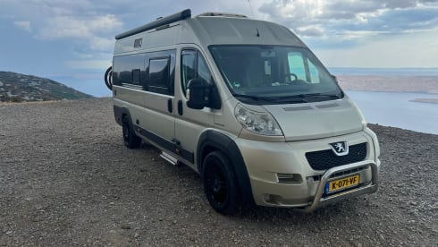 Travelcar – Beautiful cool modern 2 person camper bus