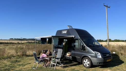 Beautiful Ford Transit Nugget with high roof, lots of space in a compact bus!