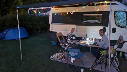 Chico – 4-Personen-Komplettbus mit Toilette, Schlafplätze für 2 Erwachsene + 1 Baby