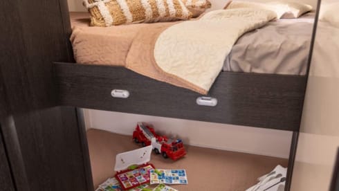 2024 Roller Team 675 Auto  – 6 sleeper Over cab bed & bunks