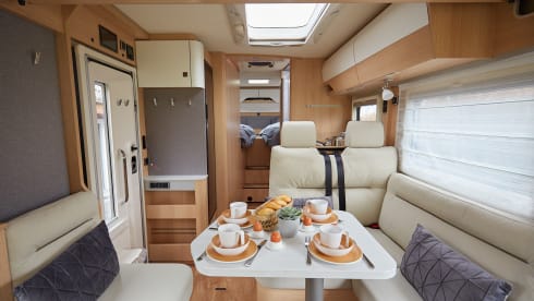 Comfortable Hymer 680 BMC Integral (2023). Book now for 2024!