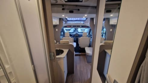 C40 – 4p Ford semi-integrated from 2023