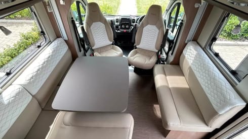 Kayden – 4 Berth Luxury Motorhome