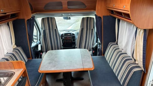 Huisbus  – 3p Dethleffs semi-integrated from 2006