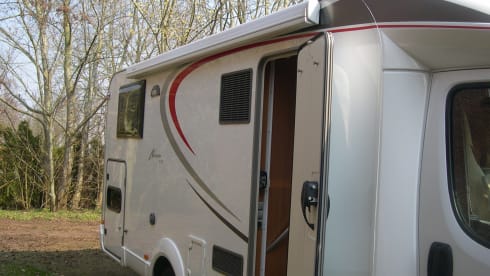 Relaxed en comfortabel rijdende Burstner Nexxo t 728 