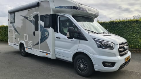 T814XB – Chausson 777GA Automatic Titanium Premium very luxurious, km free