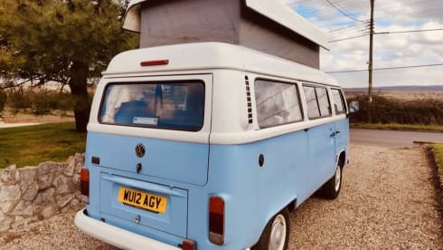 Dottie  – 4 berth classic Volkswagen t2 campervan 