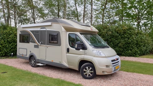 Golden Dream – Luxurious, bright, spacious, 4 pp Burstner camper