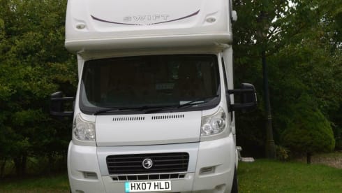 Susie – 5 berth pet friendly motorhome, based between Brighton and Gatwick