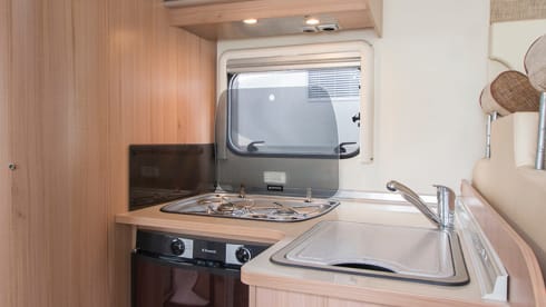 Ixeo IT 720 – 4p Bürstner semi-integrated from 2010