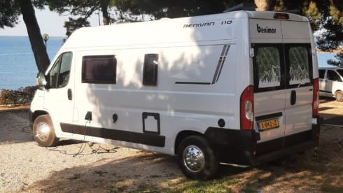 Bonnie – 4p Benimar bus from 2021
