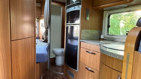 Spacious Luxury 2P Hymer Semi-integrated