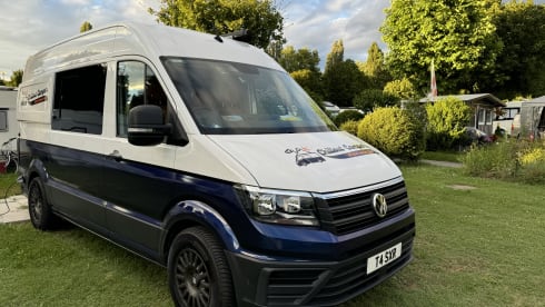 Lottie – Volkswagen Off-Grid Camper Sleeps 4 - Carries 5