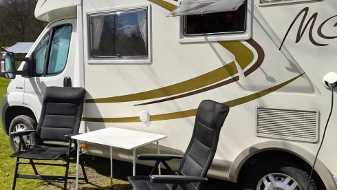 McLouis semi-integrated 4 people