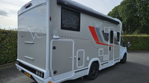 GLV50J – Luxury Modern 4-person Challenger 337GA Graphite ultimate