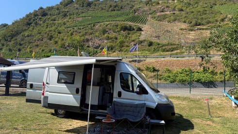 Charmant camping-car pour 2 personnes – entièrement équipé et prêt pour l'aventure