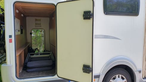 Lucky – Spacious and complete camper (7p-2012-euro5)