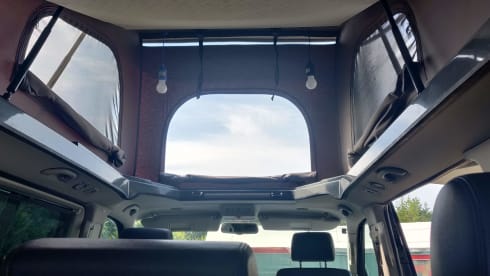 Black 2.5 TDI Multivan T5 Highline Camperbus