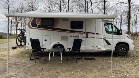 Red Pepper – Nice compact camper (2019) for 2 people