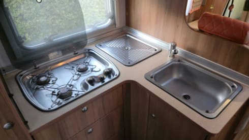 Nexxo T660 – 4p Bürstner semi-integrated uit 2007