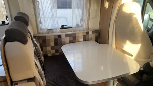 Bono – Family camper with pull-down bed and length beds