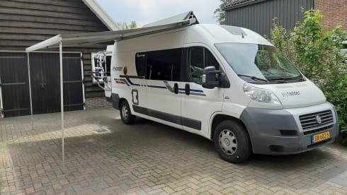 Hylander – Cozy 2-person camper van
