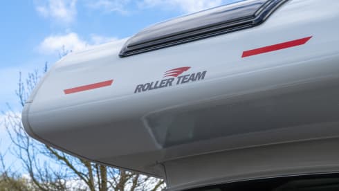 VEU – Large 6 Berth Motorhome | Air Conditioned | WiFi | Spacious 