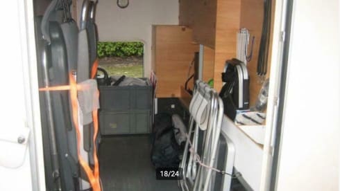 Spacious and complete 5-person family camper