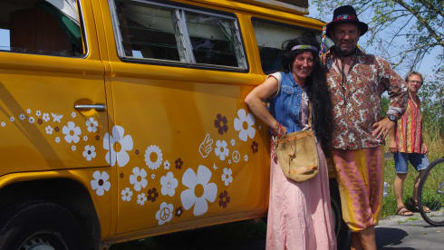 DEVON – rent an original hippie bus from 1976!
